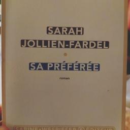 Sarah Jollien-Fardel  parle de son roman "Sa préférée"