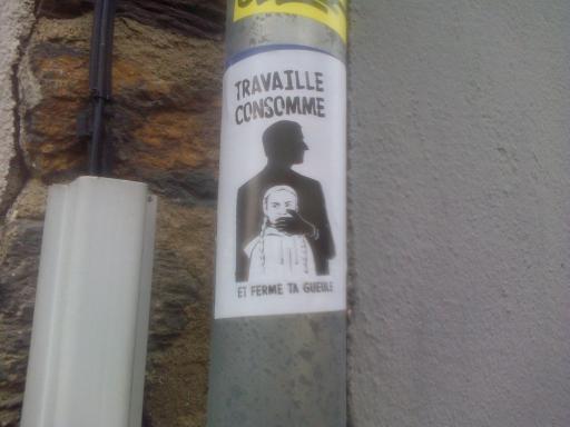 travaille consomme