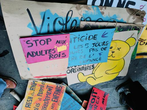  Par et pour les enfants - Une radio éphémère depuis la manifestation contre les violences faites aux enfants