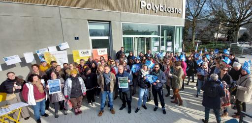 Les centres sociaux inquiets pour leur avenir // "Un pays de papier" aux côtés d'une avocate engagée
