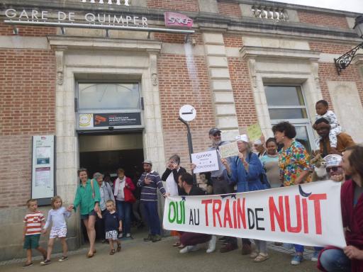 Spéciale luttes environnementales et sociales : plus de trains de nuit... un contrat d'engagement républicain dangereux... Les filles du BTP... et des mobilités douces à Landerneau