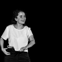 Les archives familiales au coeur d'un temps de recherche // La mort tout un art : Adèle Zouane lève le tabou sur scène