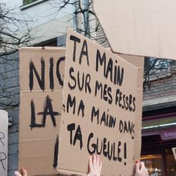 #45 - Revue de presse - Congés Menstruels - Racisme - Injonction à la résilience - Santé mentale et capitalisme - Dernière chronique de Stockholm