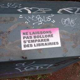 Ne laissons pas Bolloré s'emparer des librairies