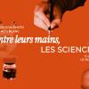 Une étudiante photgraphie "Entre leurs mains, les sciences", au Diapason // La chronique de La Cimade
